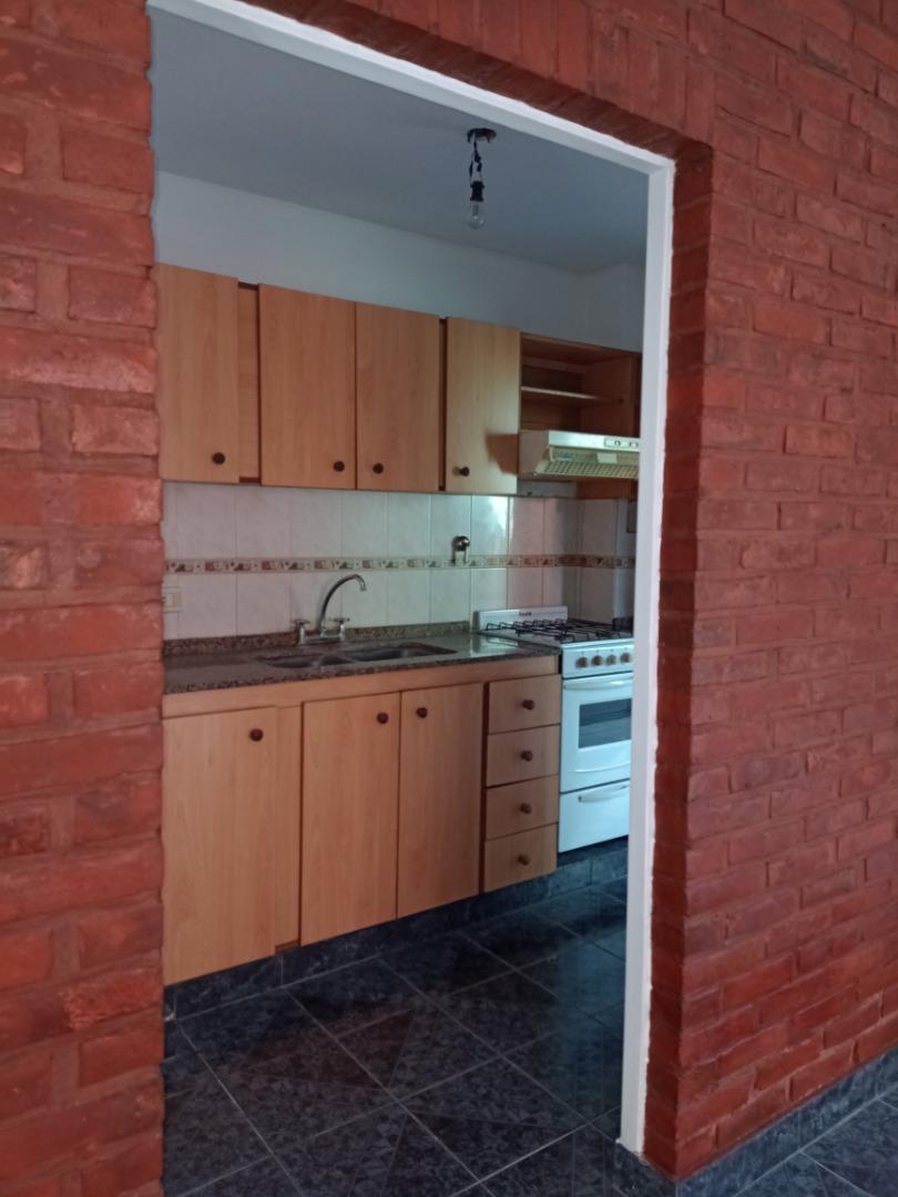 Depto Tipo Casa en Alquiler en Moreno, $ 900.000