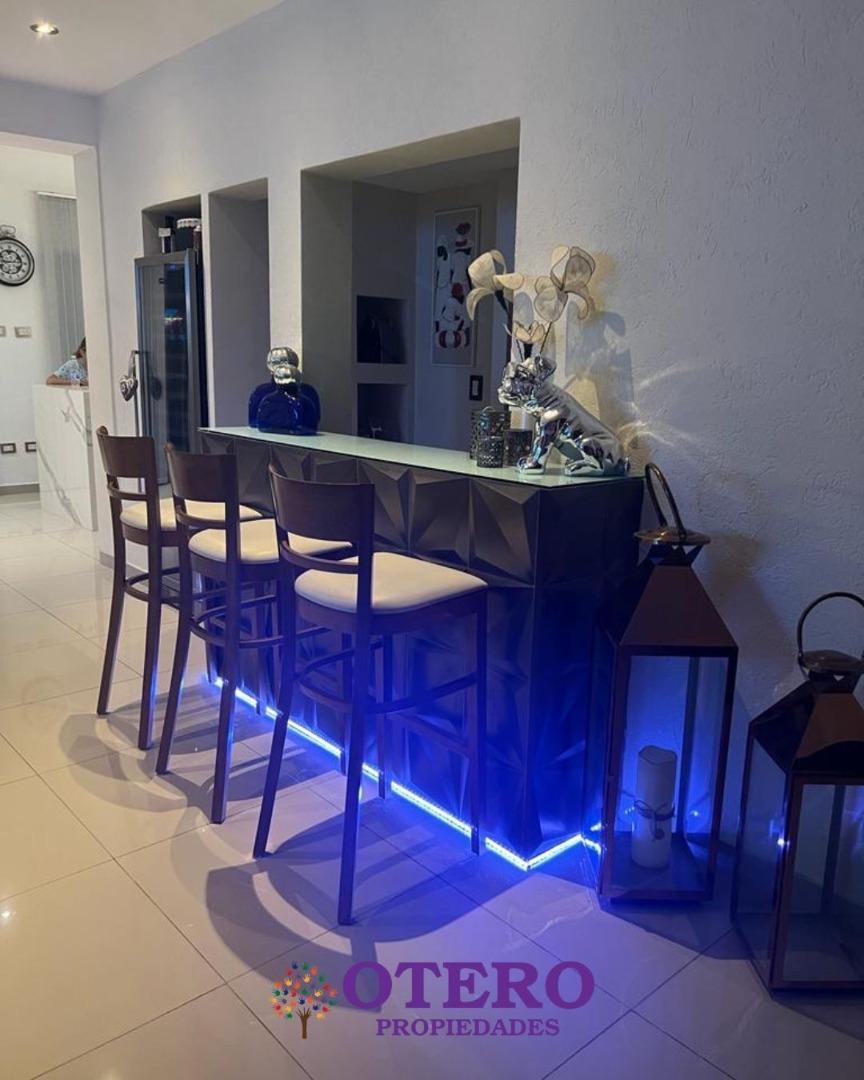 Casa 6 ambientes con 5 baños