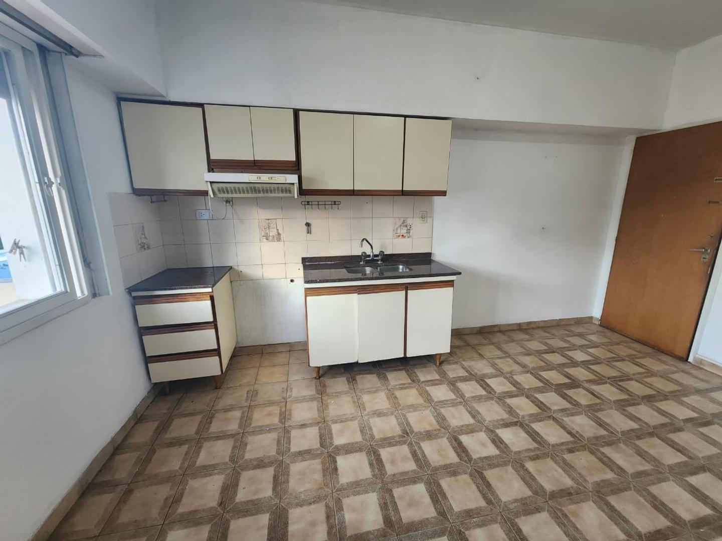 Lagorio 1000, Piso 1