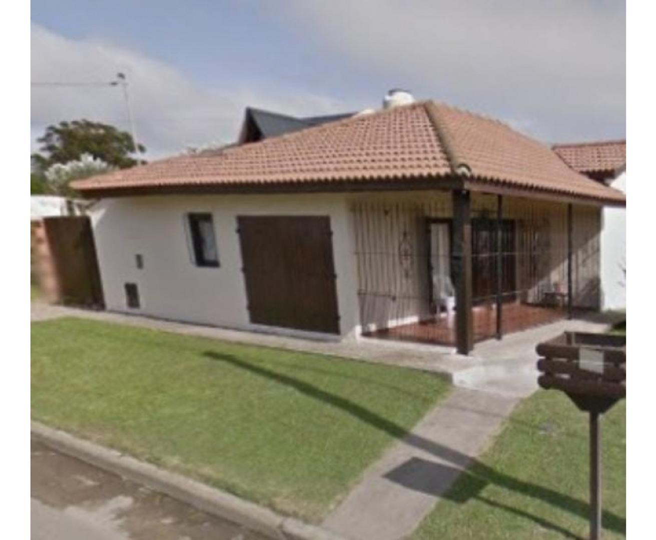 Chalet  2 Amb. Y Depto. 2 Amb. En Punta Mogotes- De La Masa