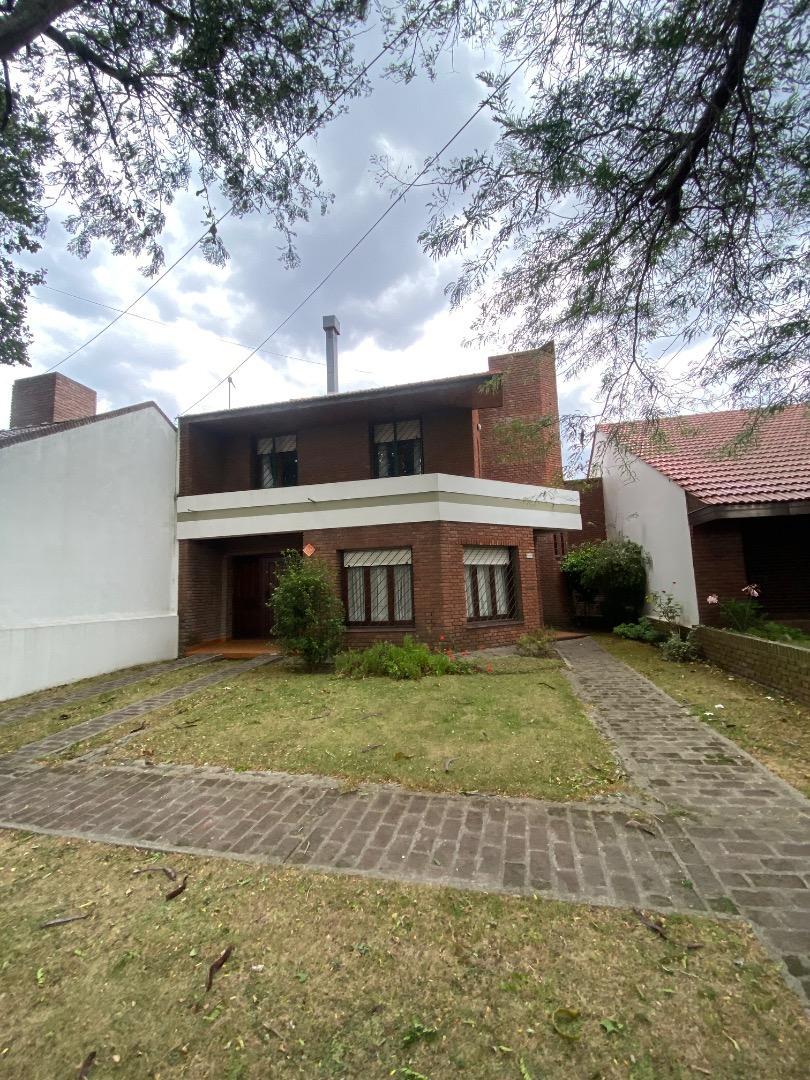 Casa 4 ambientes con 4 baños