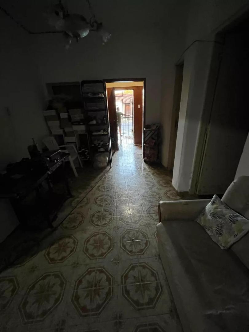 Casa 8 ambientes con 3 baños