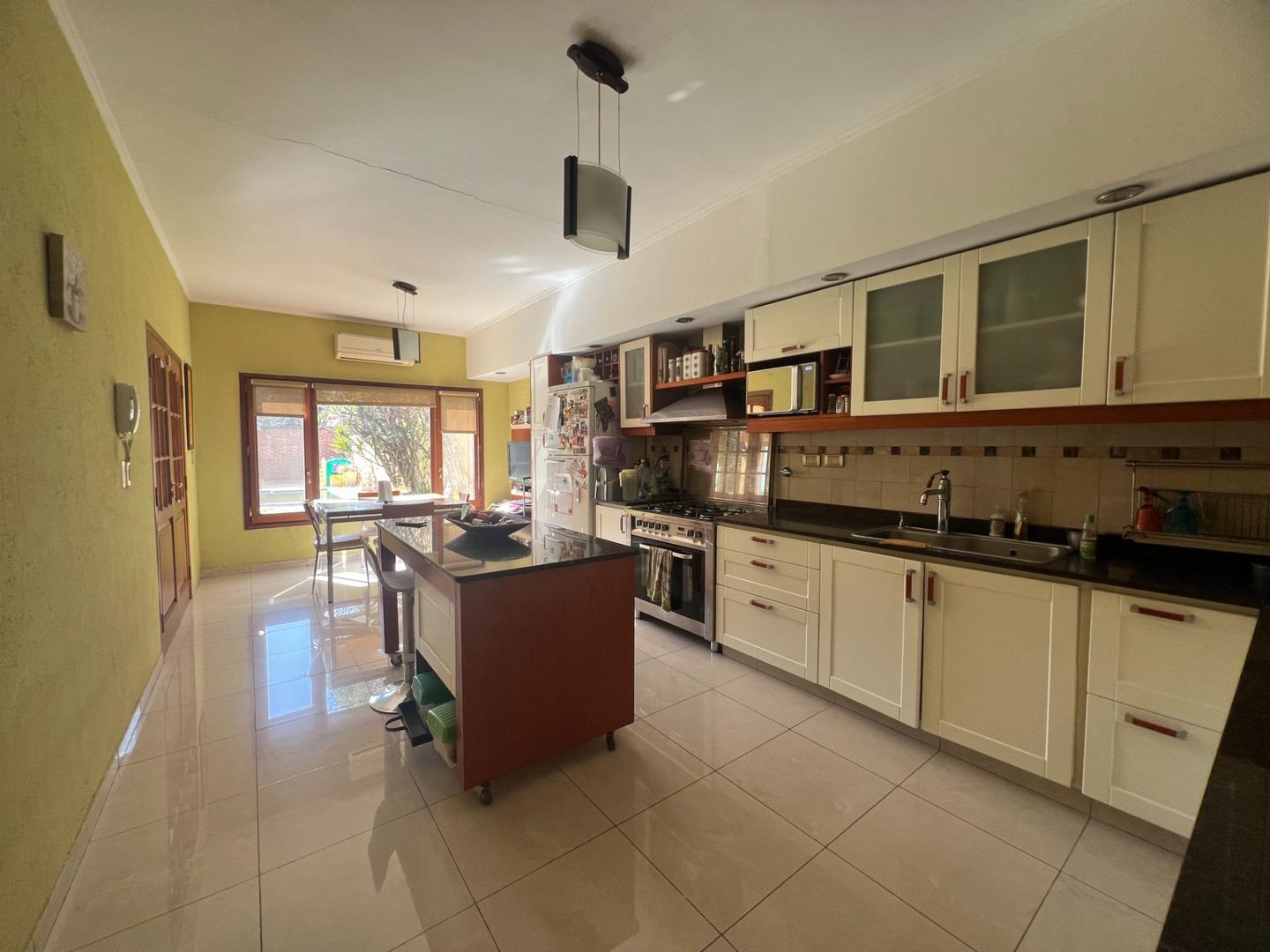 Casa 3 ambientes con 2 baños