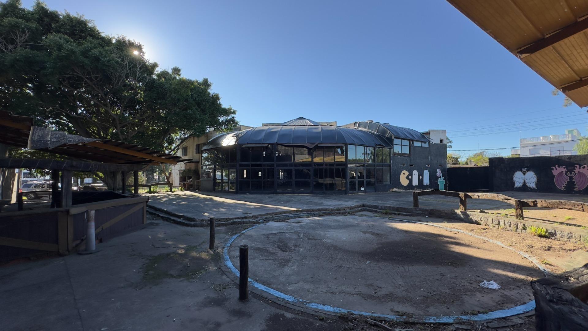 Avenida Cervantes Y Avenida Isidoro Iriarti