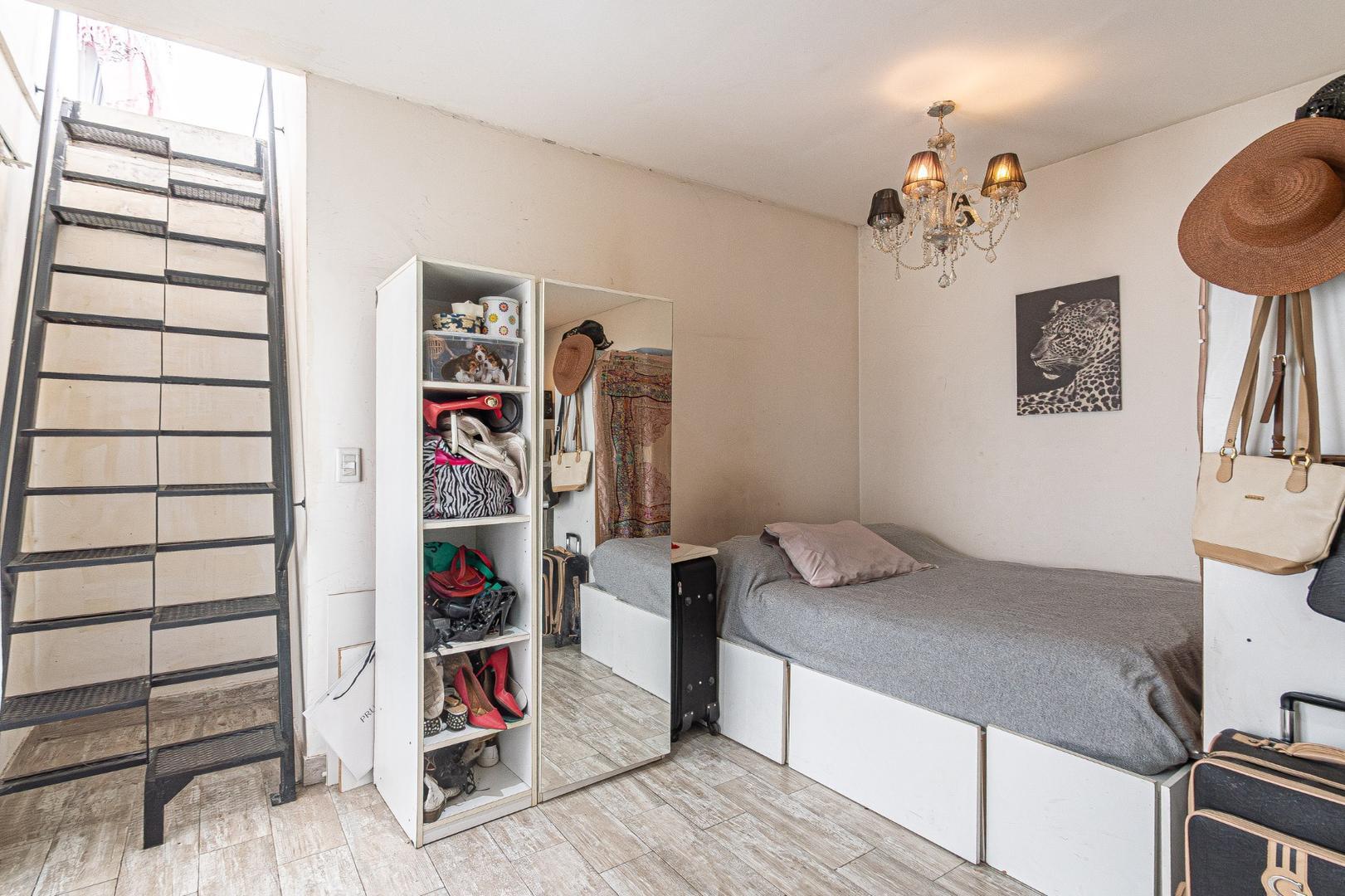 PH monoambiente luminoso terraza propia 2piso x escalera