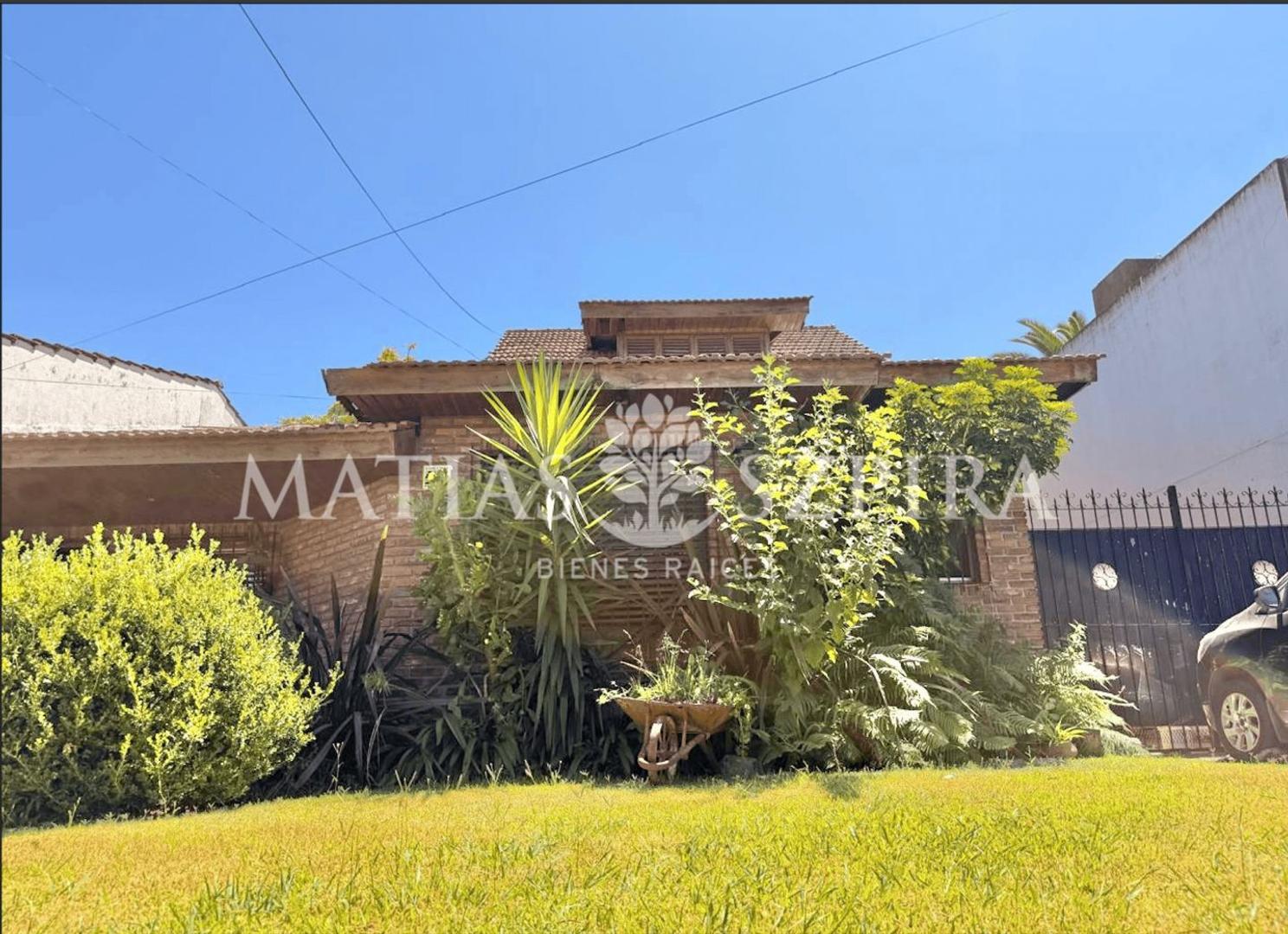 Casa 5 ambientes con 2 baños