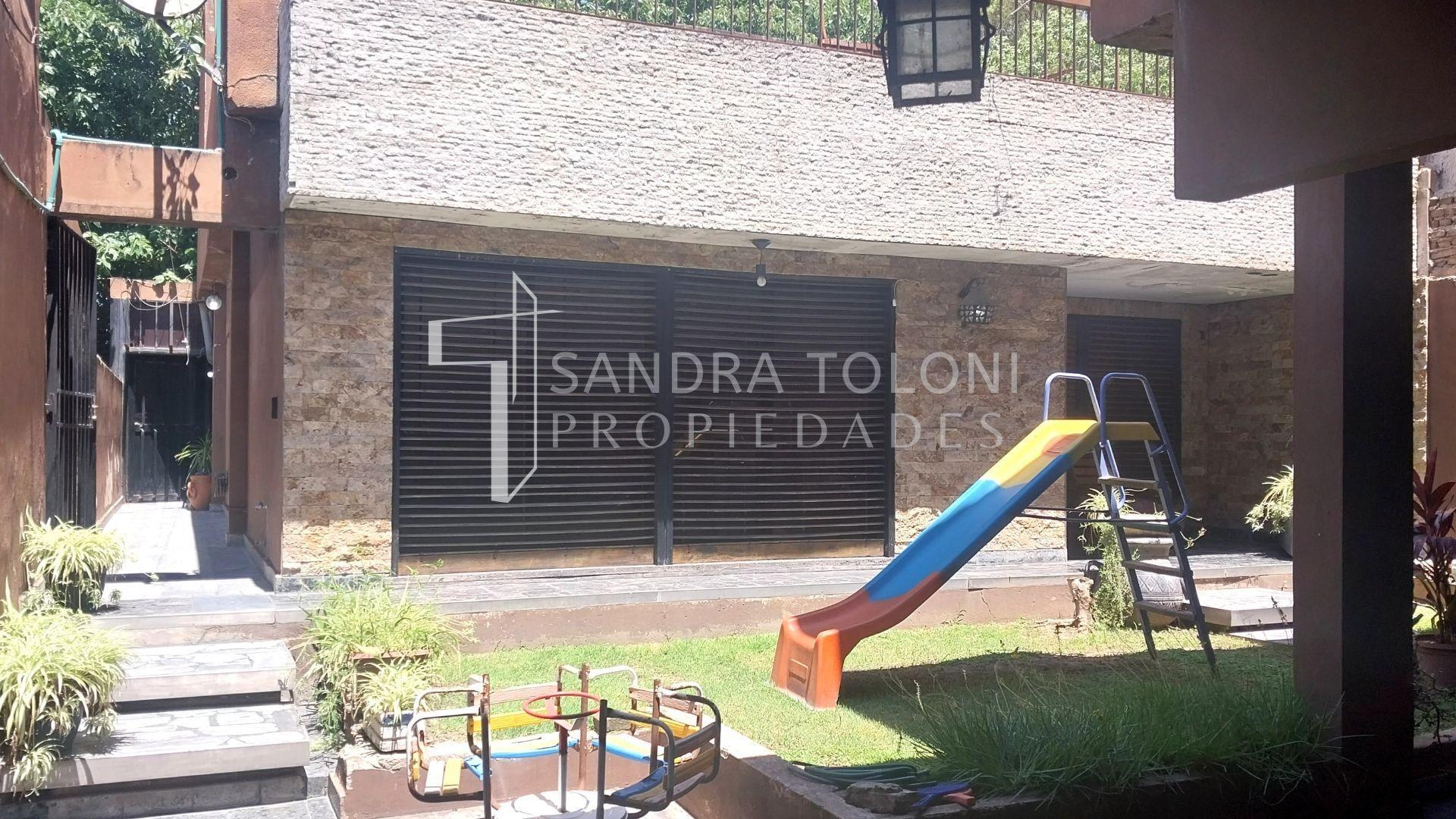 Casa con Local Comercial - APTO CRÉDITO