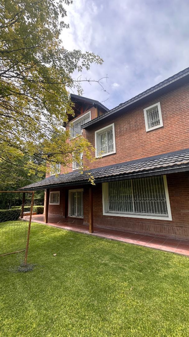 Casa en Venta con 9 cocheras