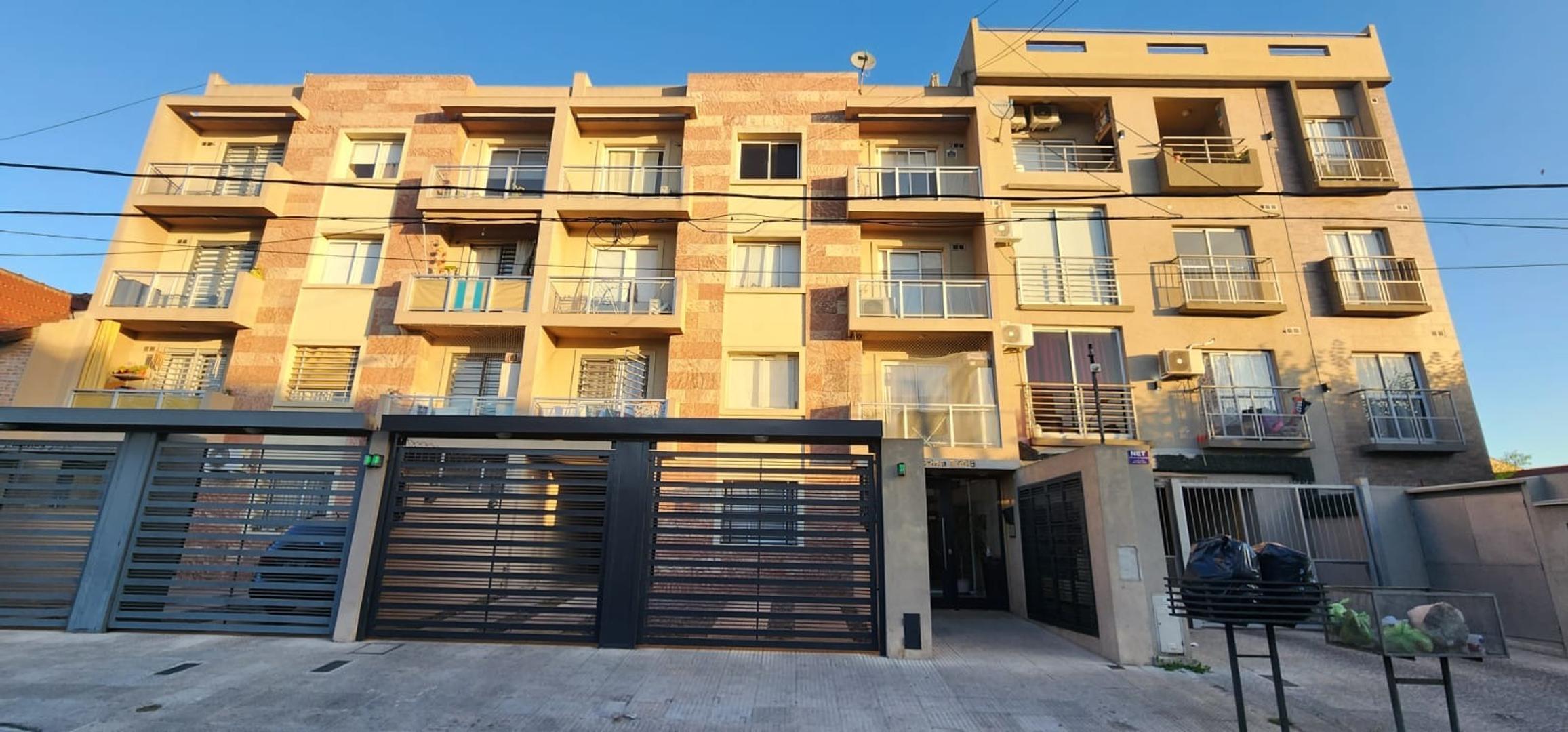 DEPARTAMENTO DE 2 AMBIENTES CON COCHERA EN ALQUILER