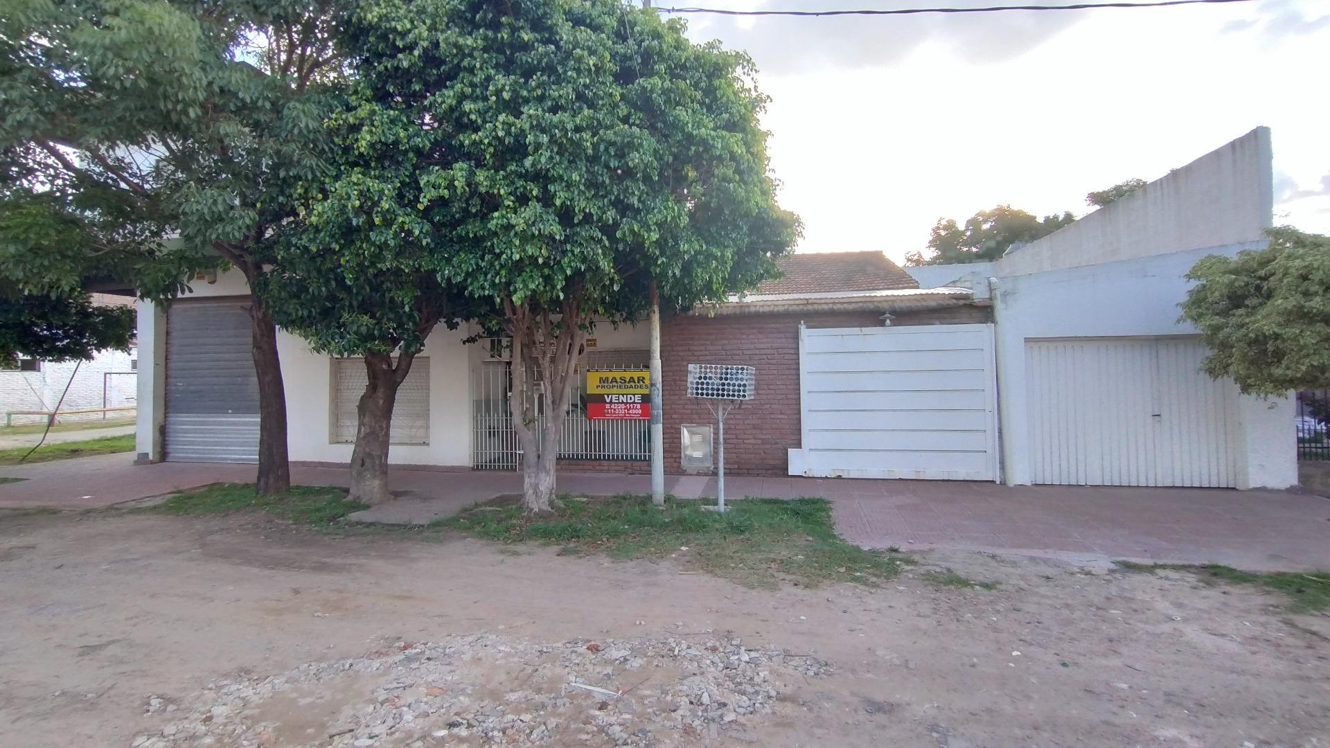 AMPLIA VIVIENDA CON TRES GARAGES