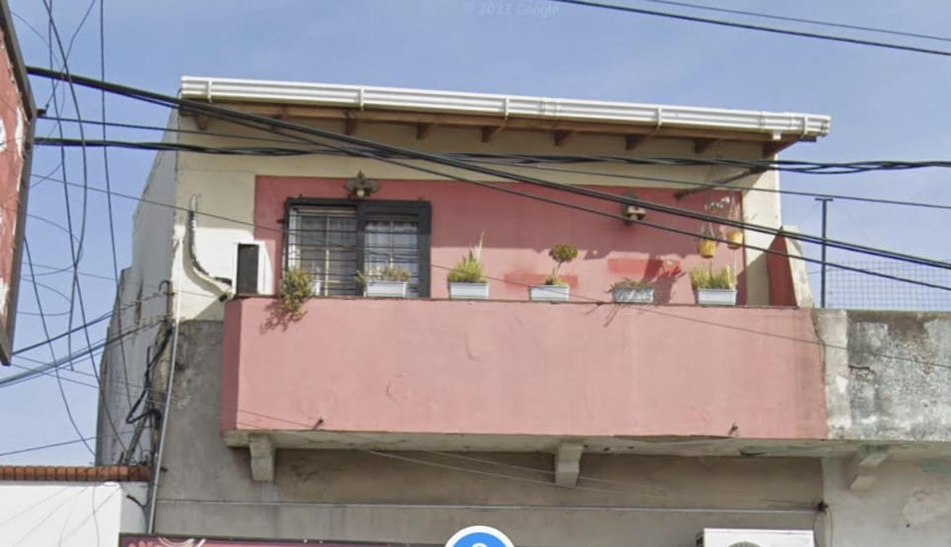 Departamento tipo casa de 3 ambientes con gran patio