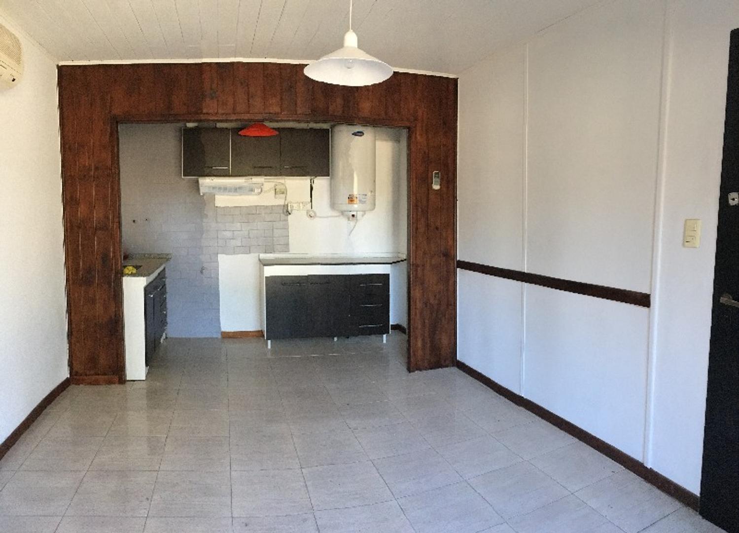 Casa en Alquiler con 1 cochera