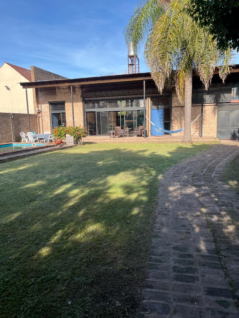 Casa en Venta con 6 cocheras