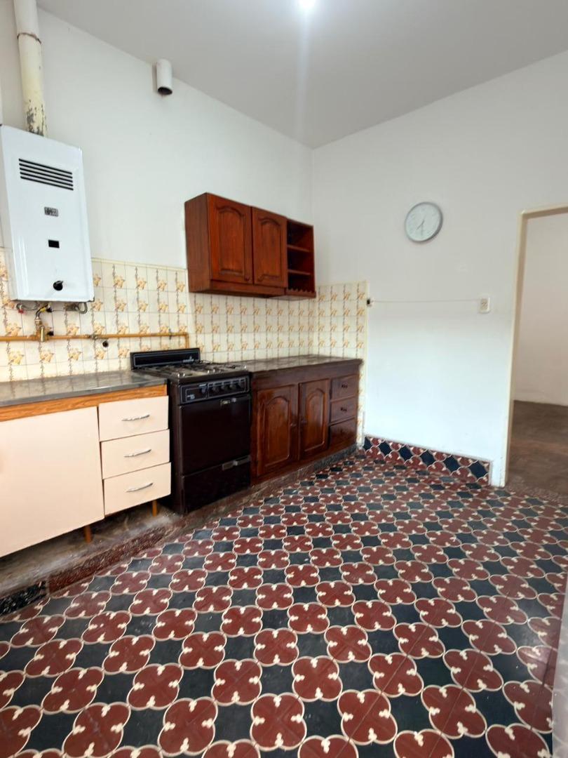 Rivera Indarte 800, Piso PB