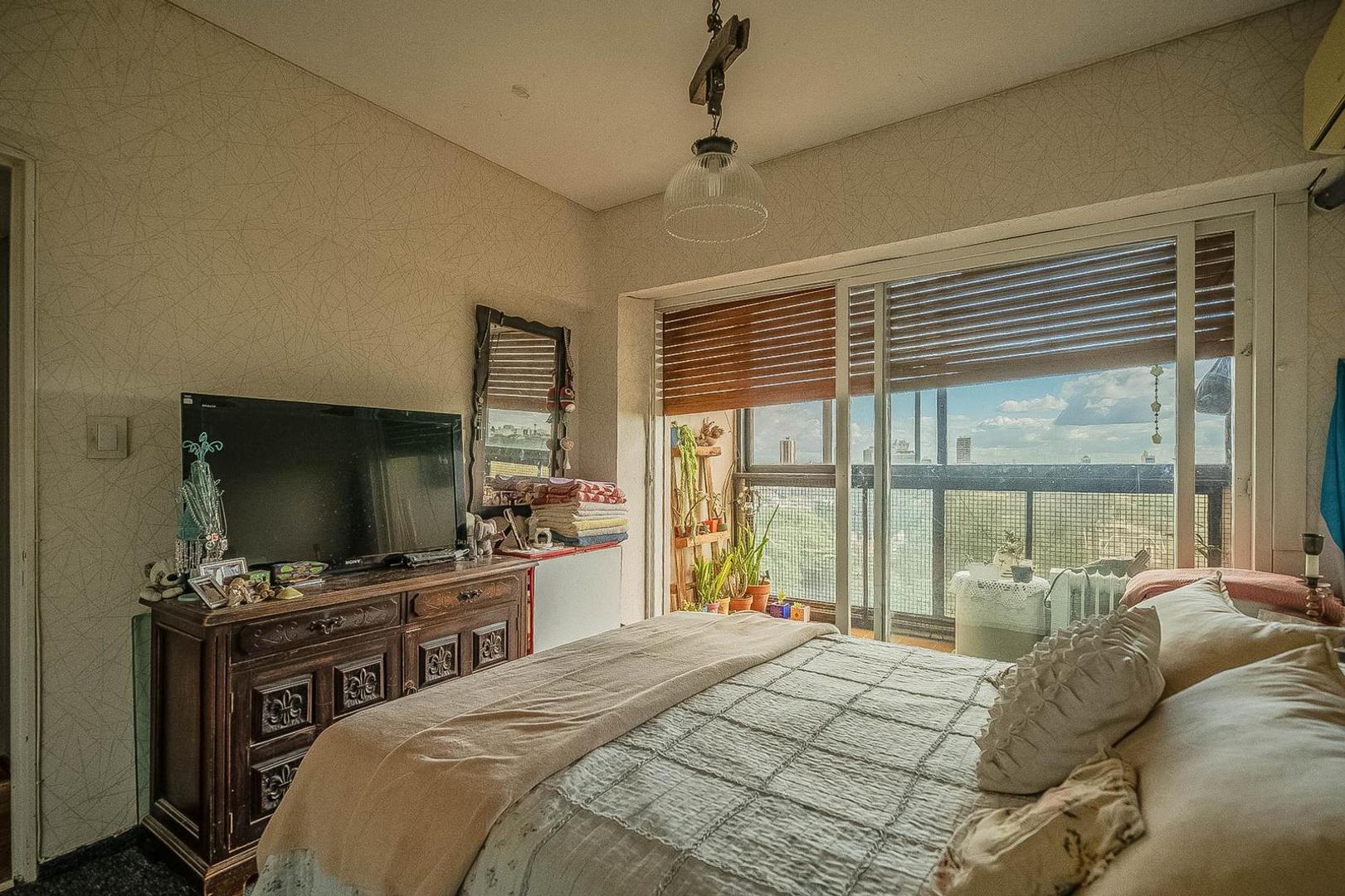 Departamento en Venta 4 Ambientes, sobre Av. Libertador