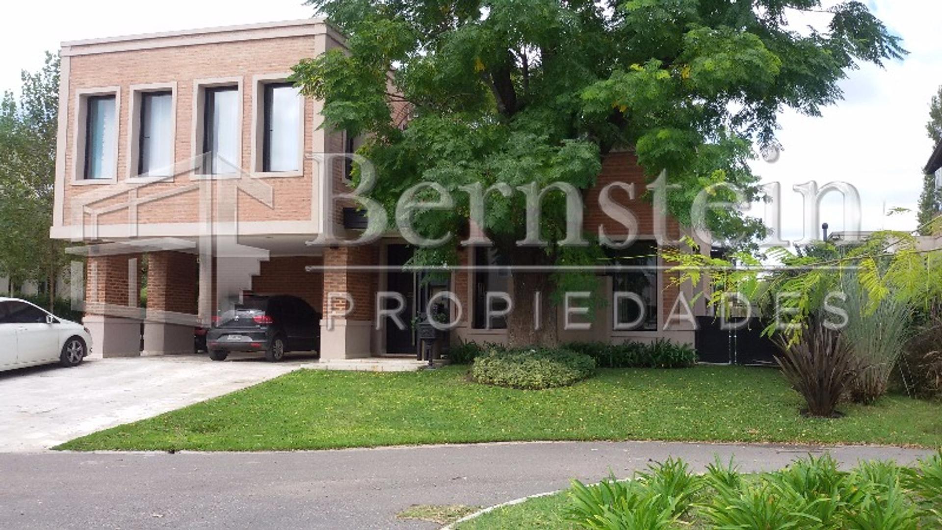 CASA EN VENTA :: ALTOS DEL SOL :: 5 AMBIENTES