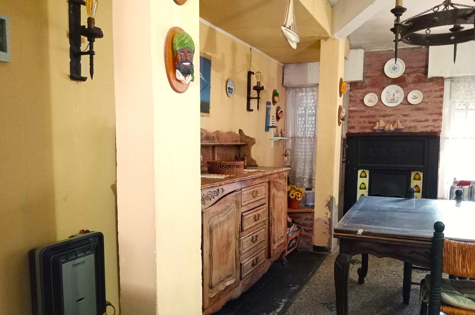 Casa 4 ambientes con 2 baños