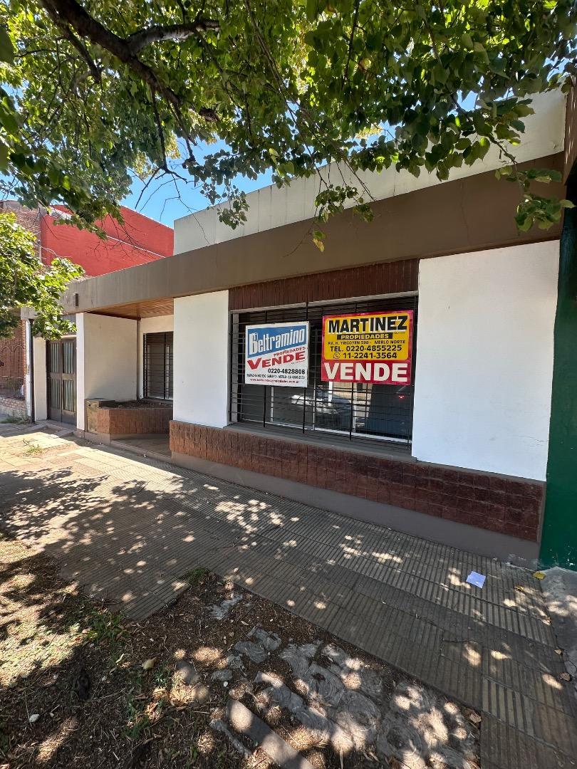 VENTA CASA 2 DORMITORIOS FONDO LIBRE MERLO