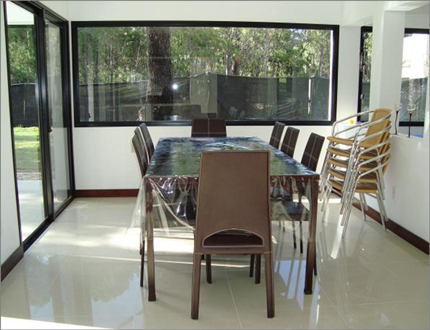 Casa 5 ambientes con 4 baños