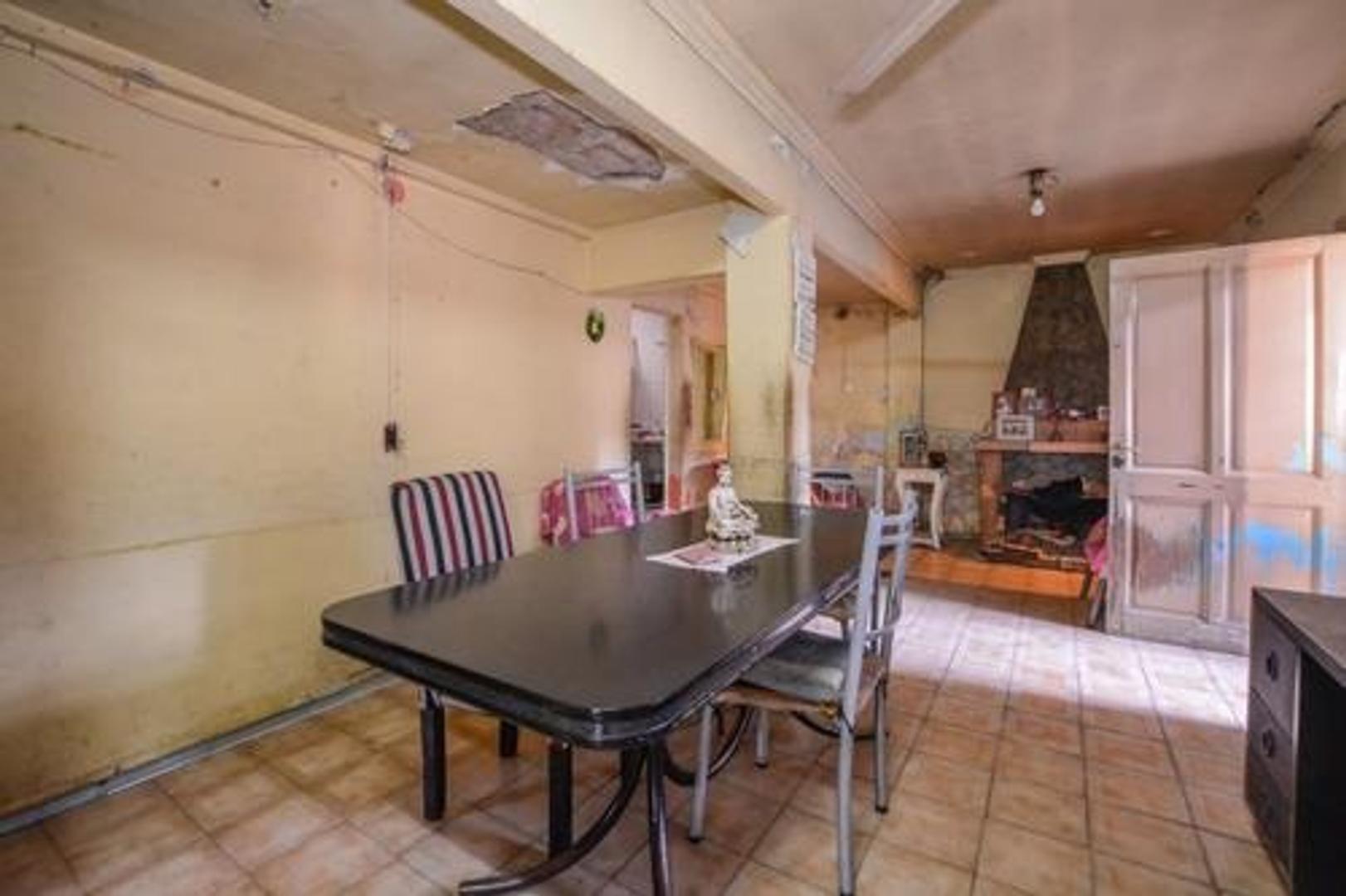 Casa 4 ambientes con 2 baños