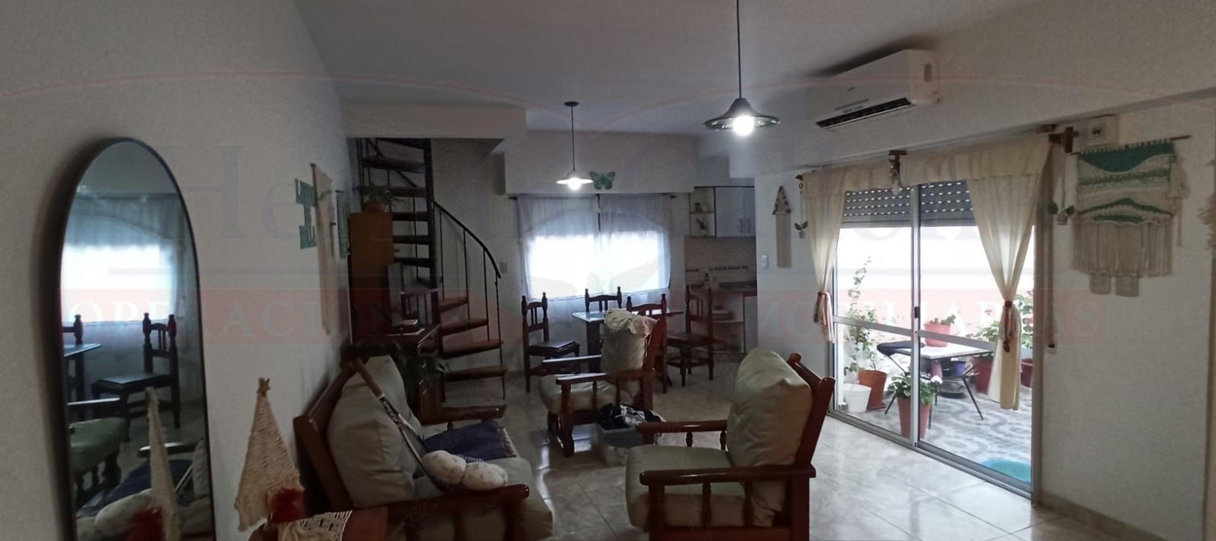 C. De La Democracia 2400