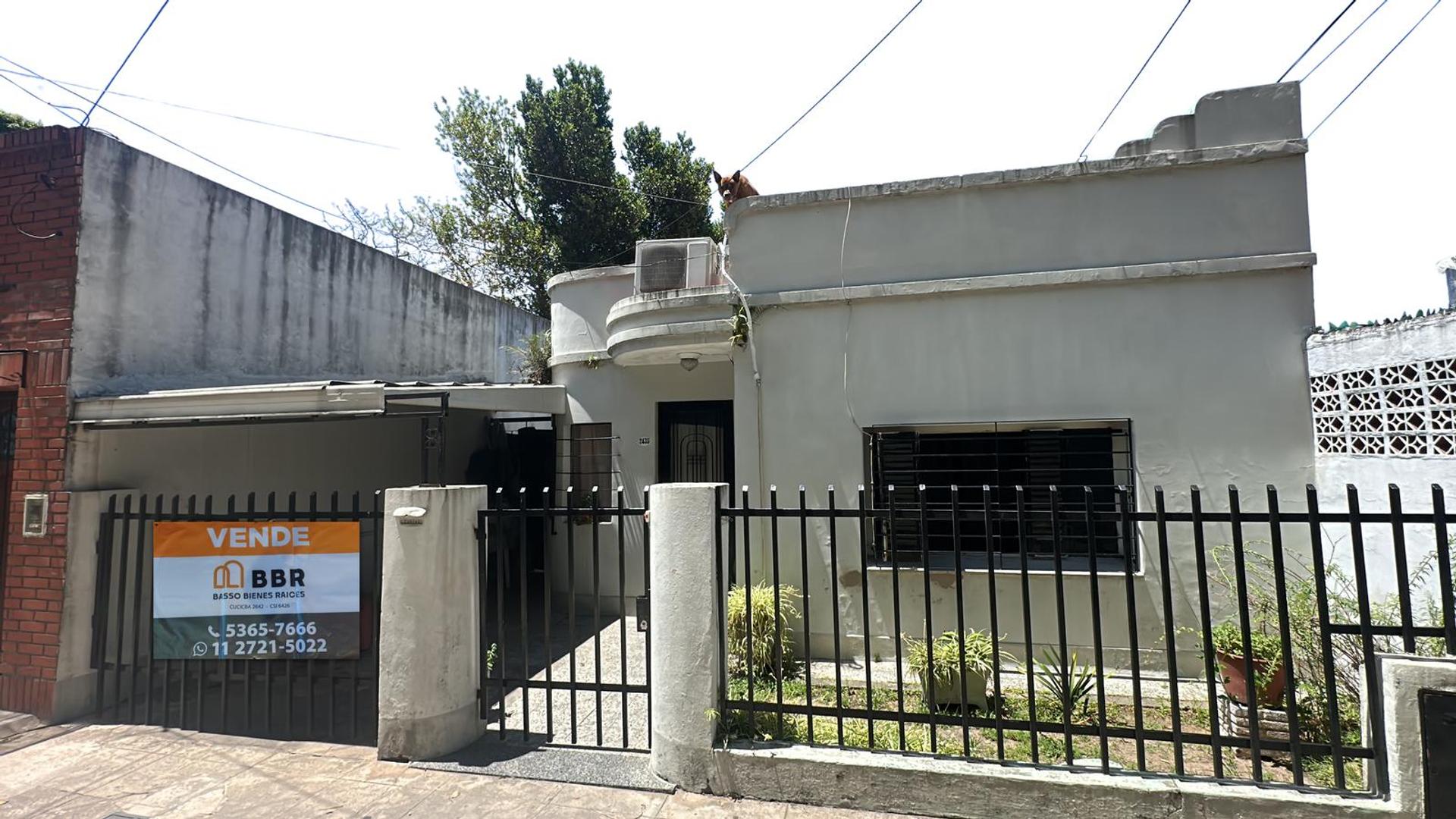 Casa en Munro – Lote propio 8,66 x 17,32 – 3 ambientes de época terraza ampliable