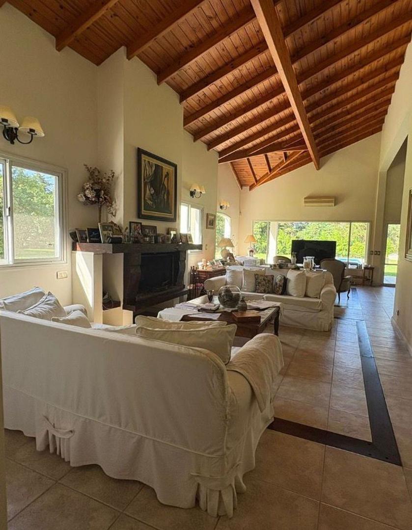 Casa 4 ambientes con 4 baños