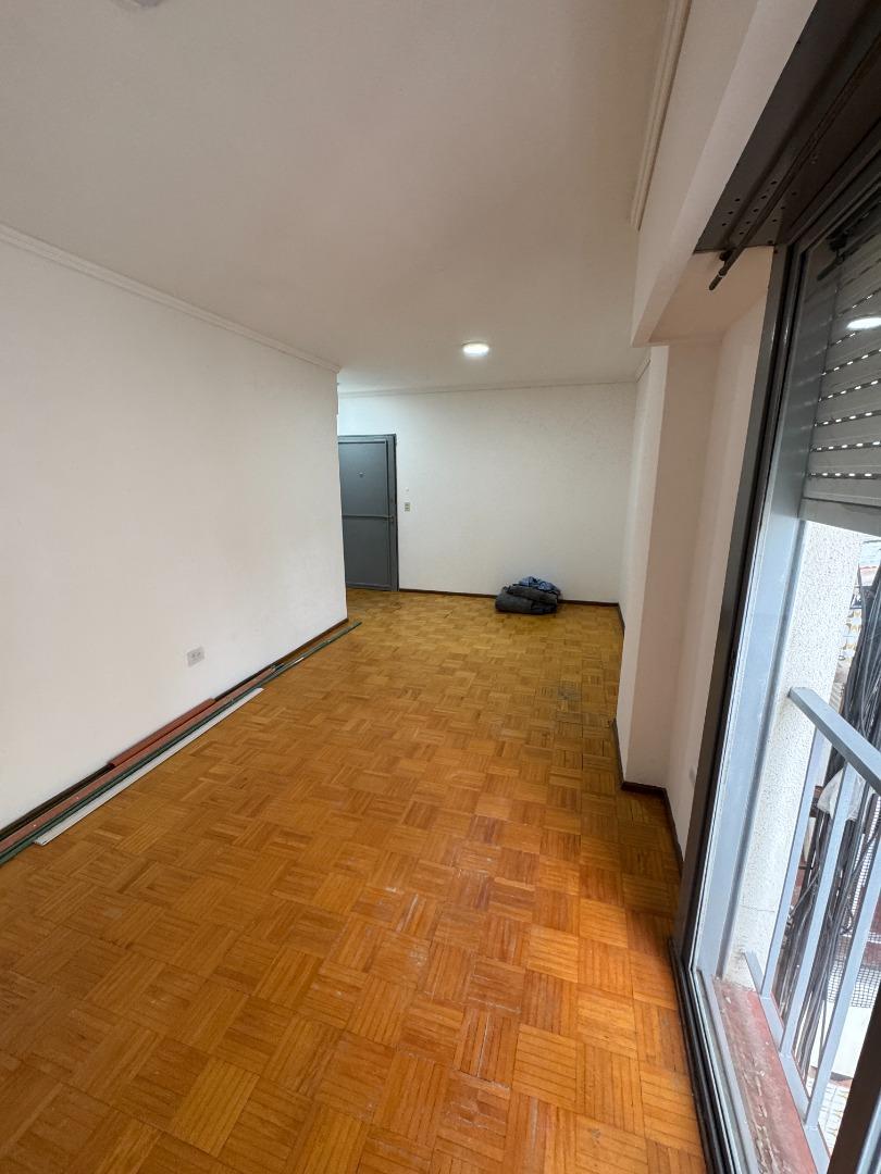 Alquiler Departamento de 3 ambientes en Lanús Oeste.