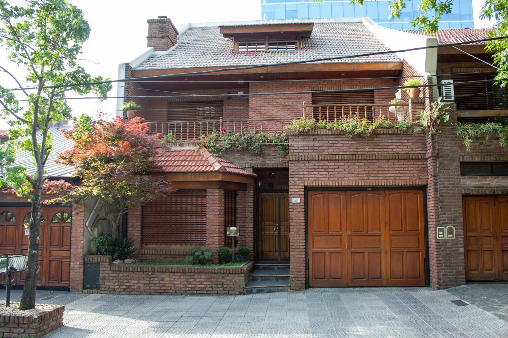 Impecable chalet en 3 plantas con 4 dormitorios, suite y pla