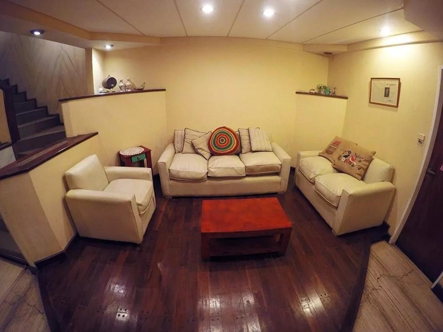 Casa 5 ambientes con 3 baños