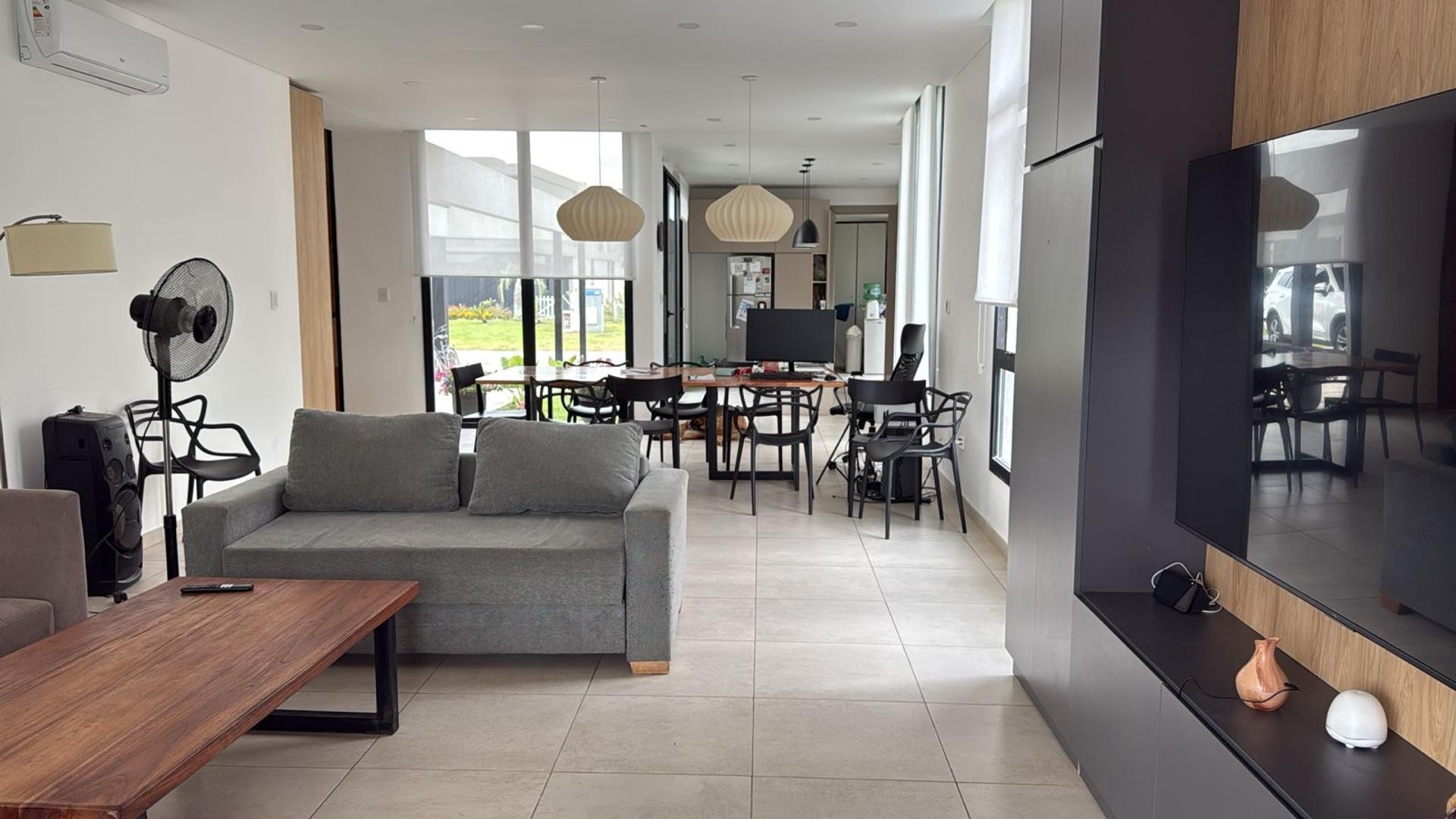 Casa en Alquiler de 3 dormitorios