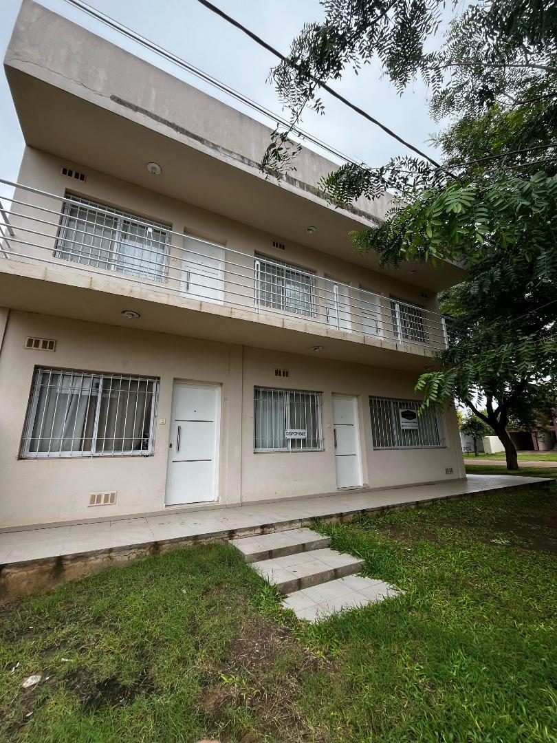 Complejo de deptos Frente a Club Campito