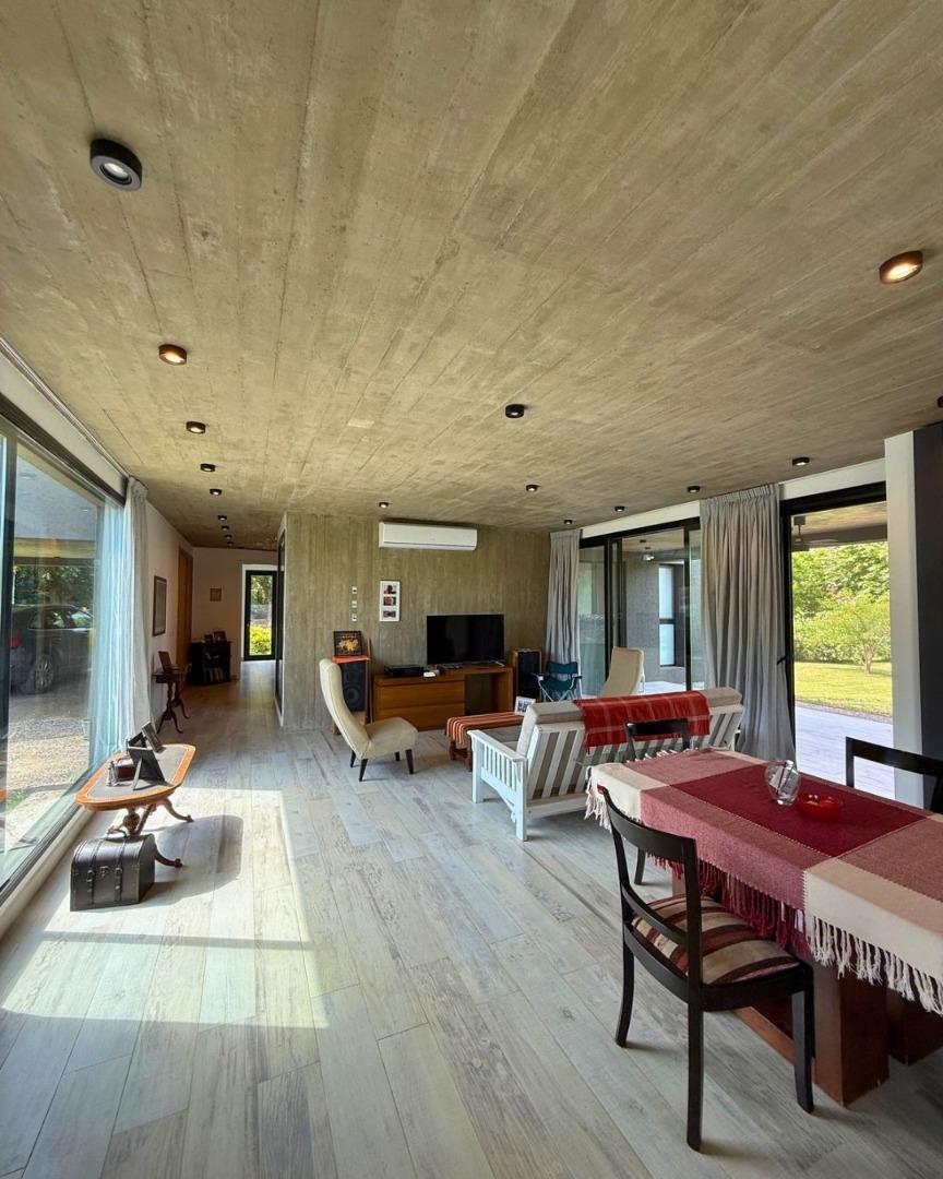 Casa 3 ambientes con 2 baños