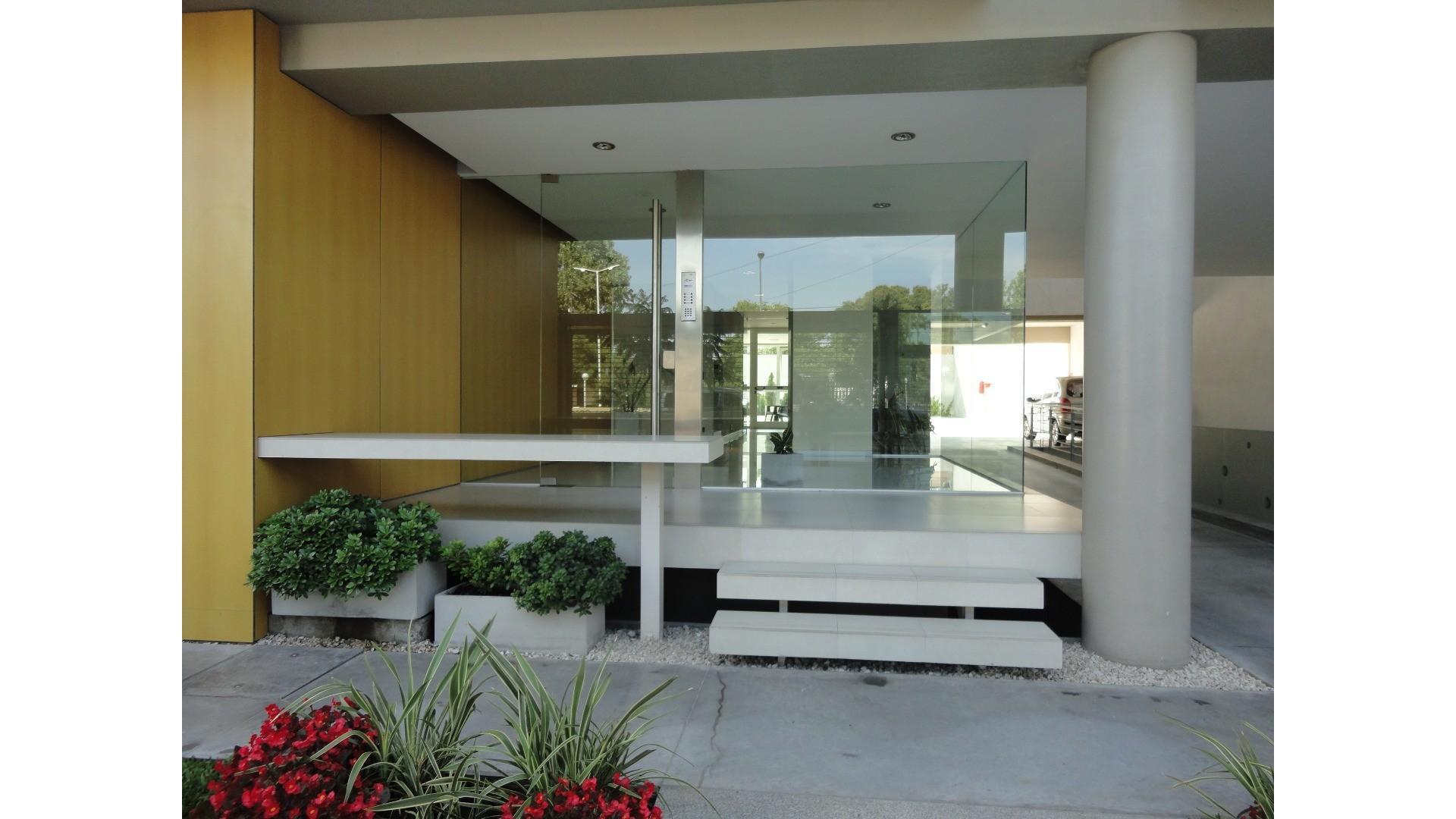 SEMIPISO  4 AMBIENTES CON  BALCON CORRIDO , 2 COCHERAS A MET