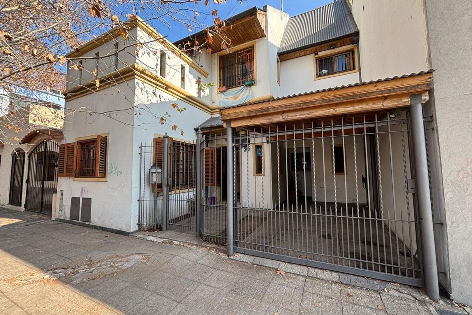 Casa 6 amb en venta en Lomas apta multifamiliar