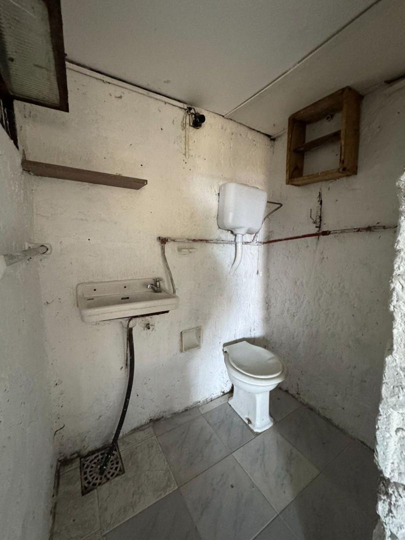 Casa 2 ambientes con 1 baño