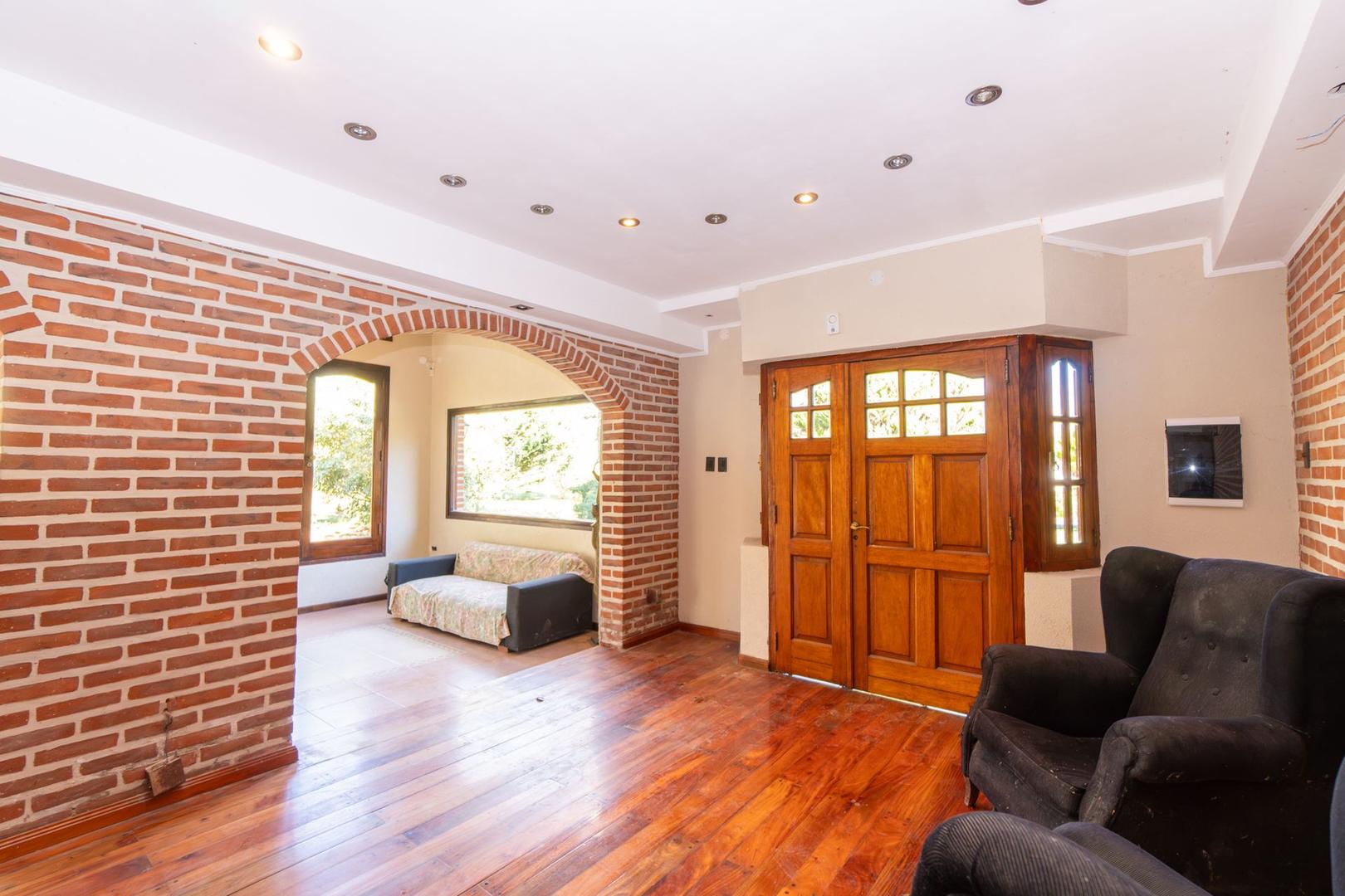 Casa 6 ambientes con 2 baños