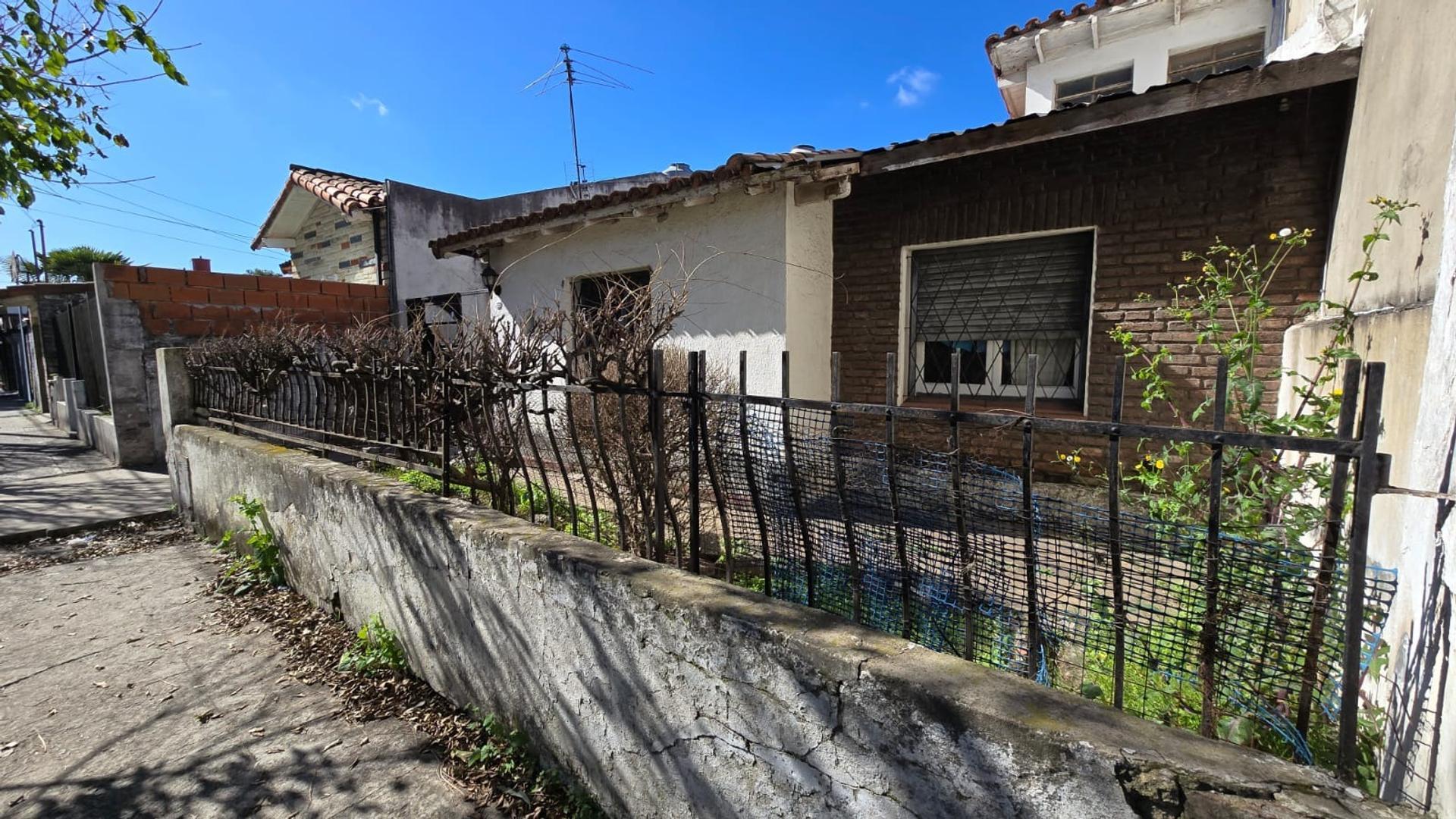 Venta casa tres dormitorios apto credito Ituzaingo