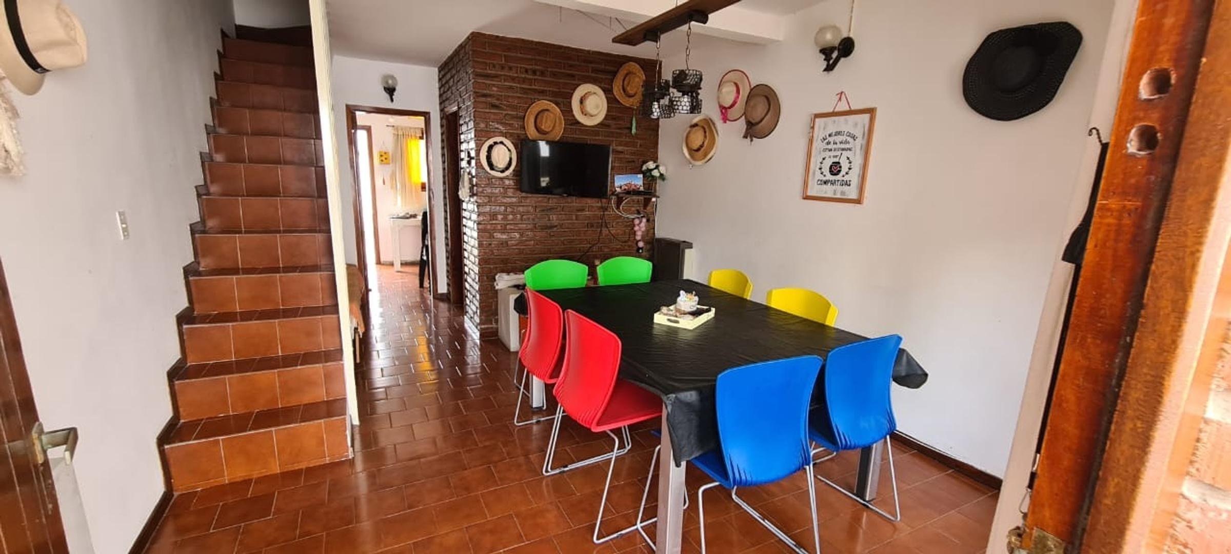 Cómodo Dúplex con Gas Natural y Patio – Excelente Ubicación.