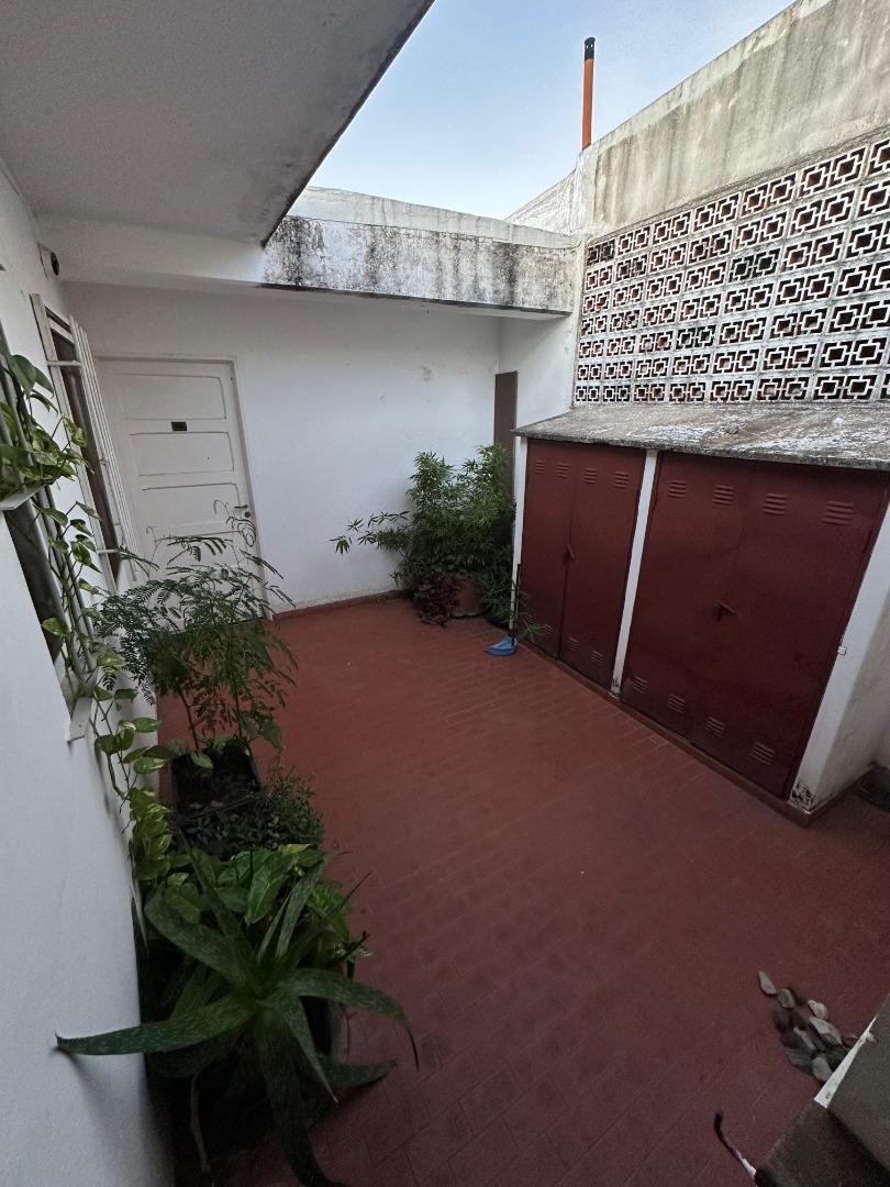 Av. 9 De Julio 2400, Piso 1