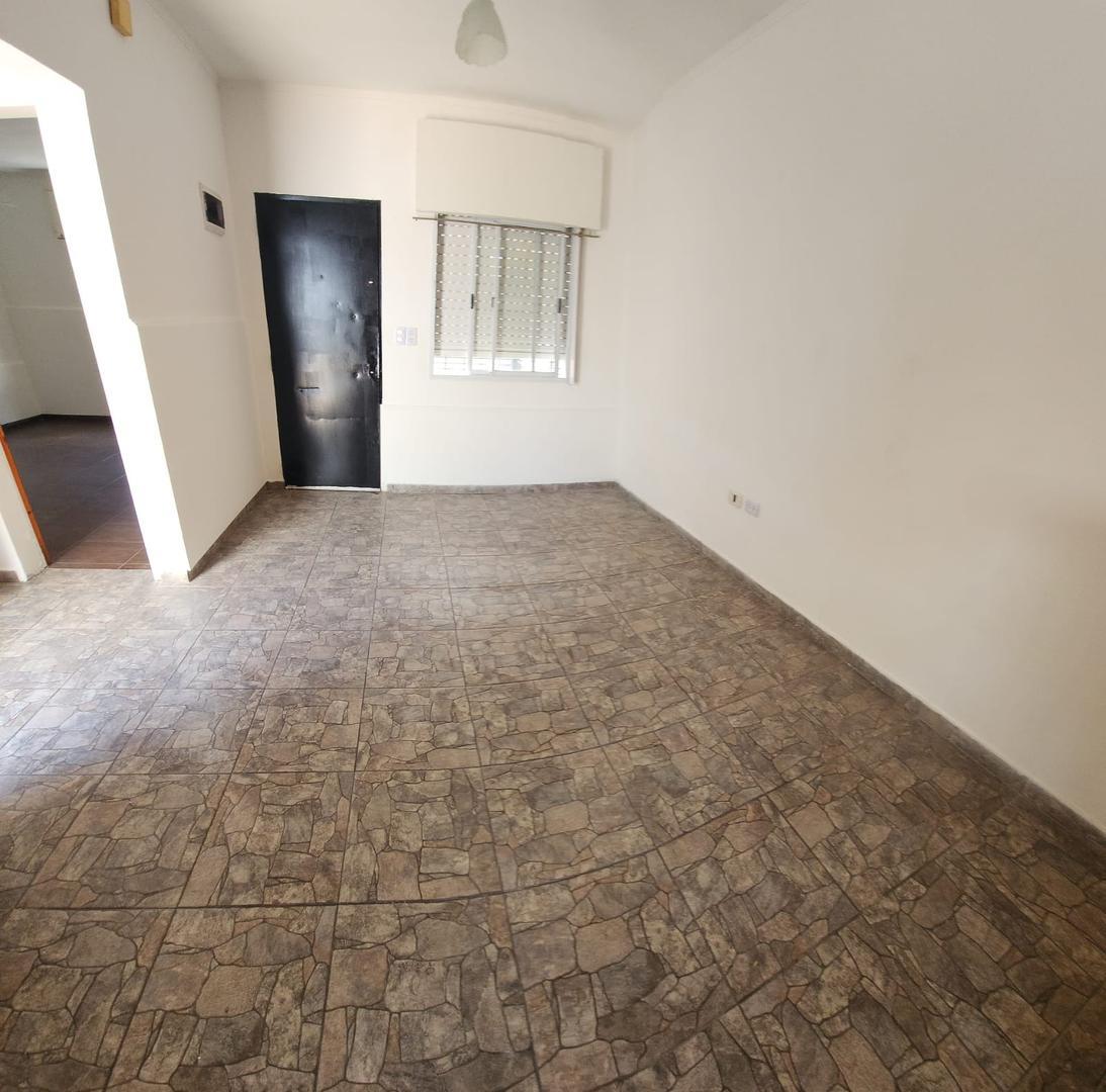 Depto Tipo Casa en Alquiler de 2 ambientes