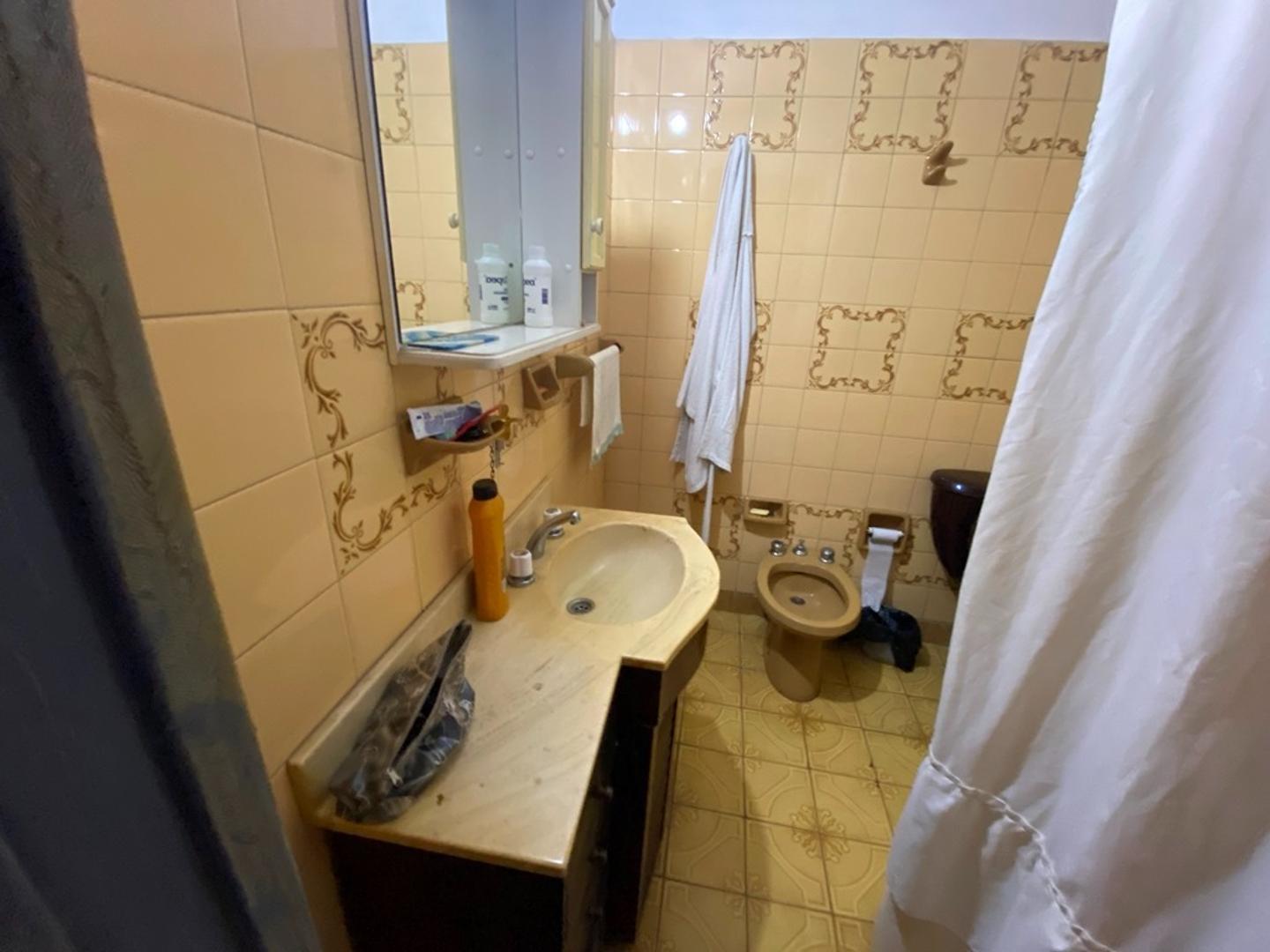 Casa 2 ambientes con 2 baños