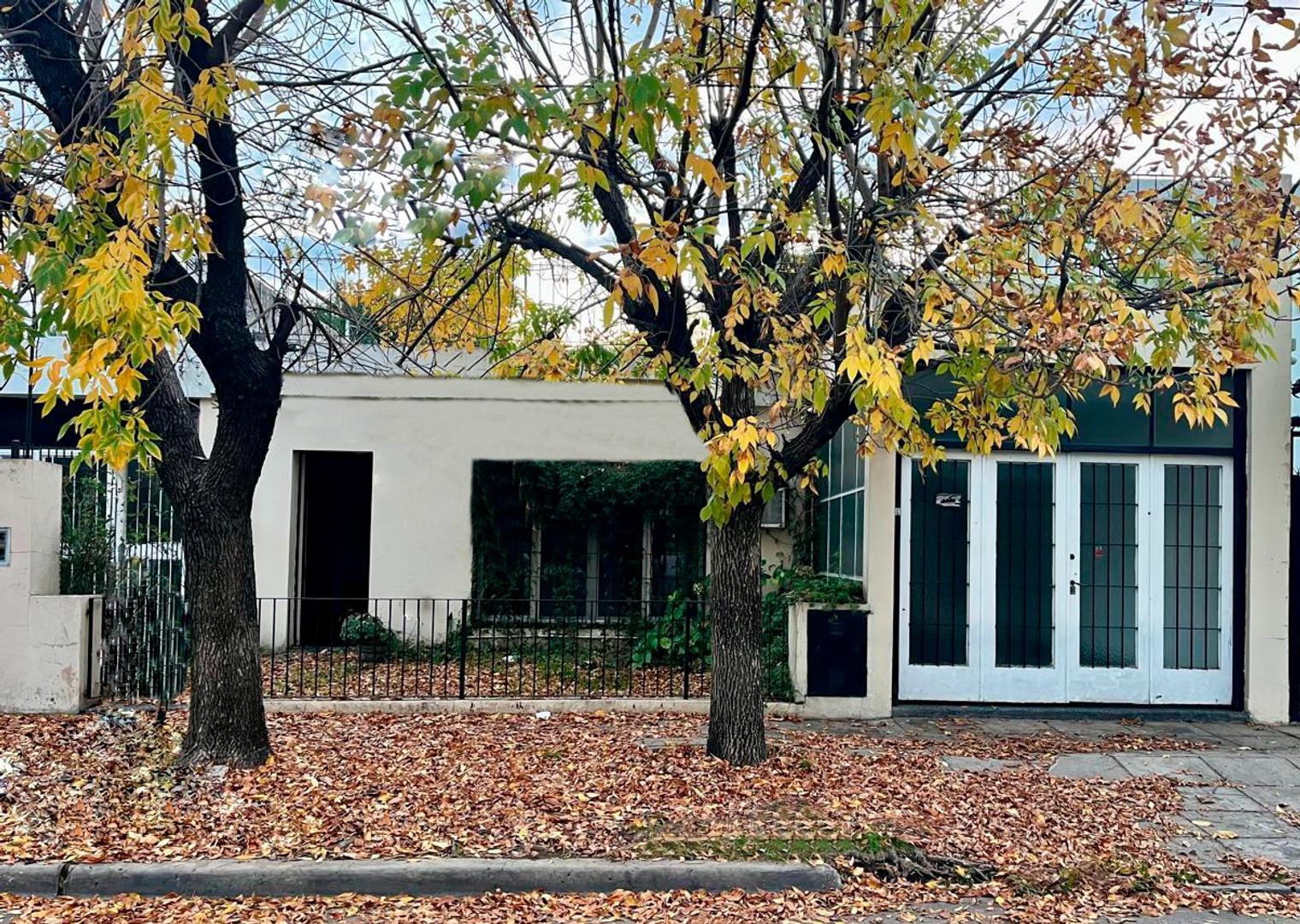 Casa con dos dormitorios en PB , patio y terraza