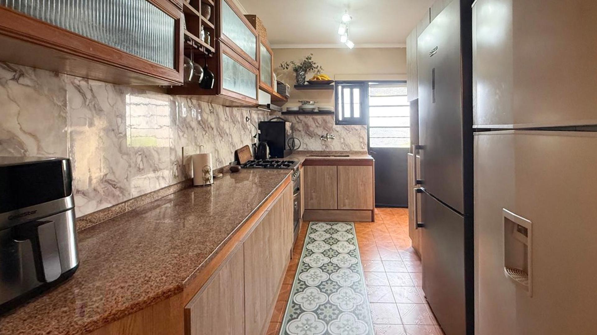 Departamento 4 ambientes con 2 baños