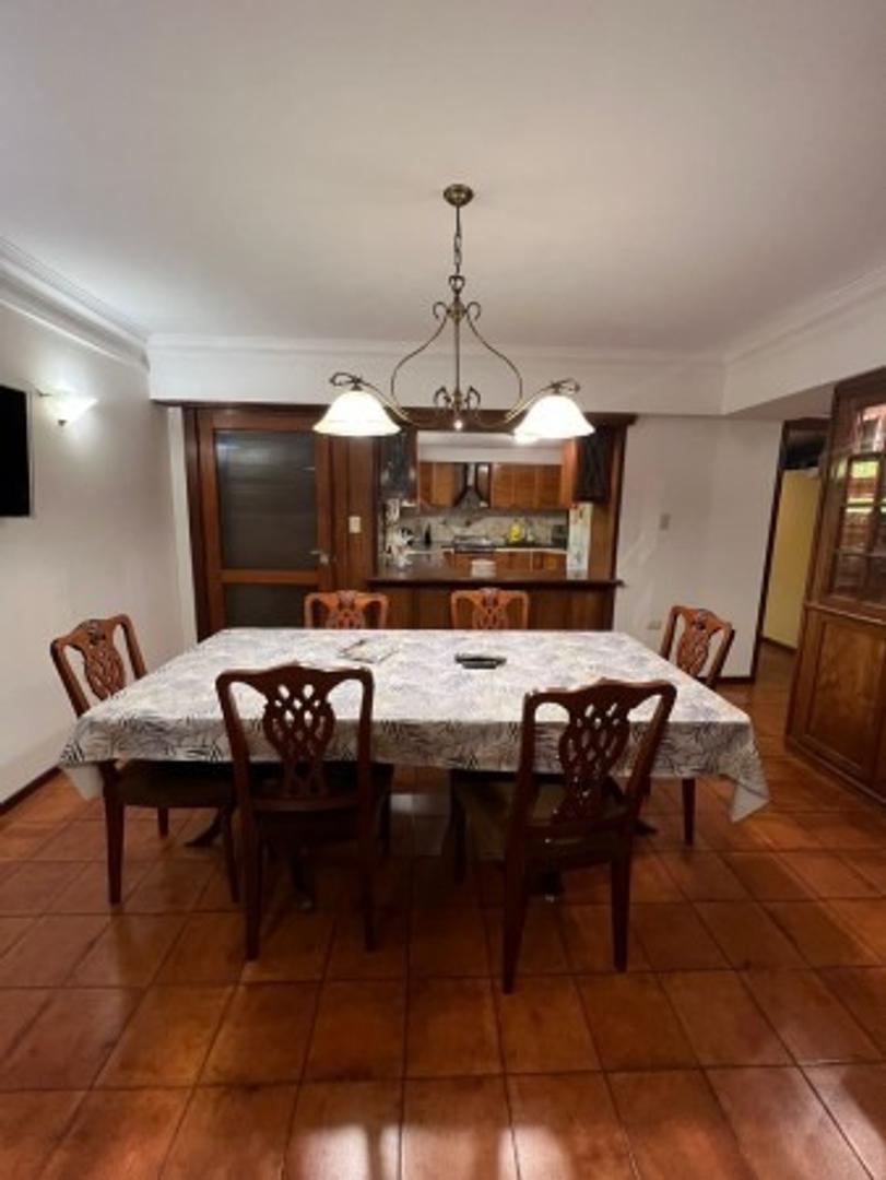 Casa en Alquiler Temporal con 2 cocheras