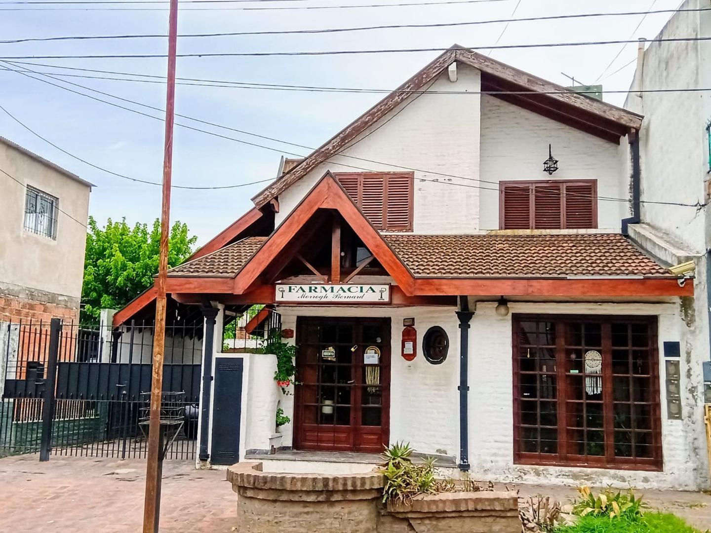 CASA CON LOCAL EN MORENO