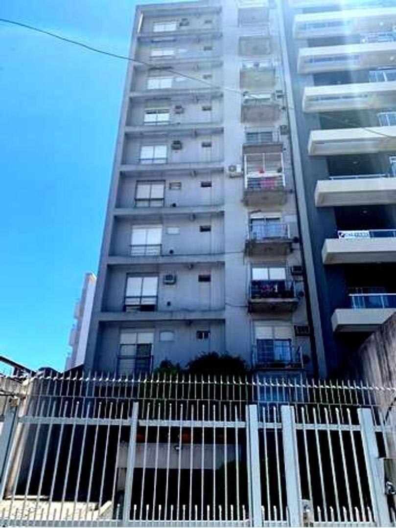 OPORTUNIDAD 2 AMBTES A 200 MTS DE LA PZA. ALSINA CON BAUL.