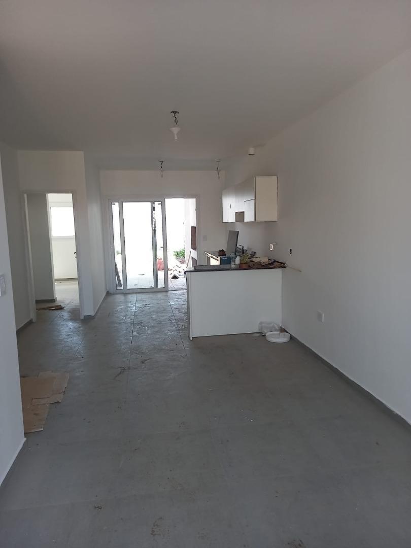 Casa 3 ambientes con 2 baños