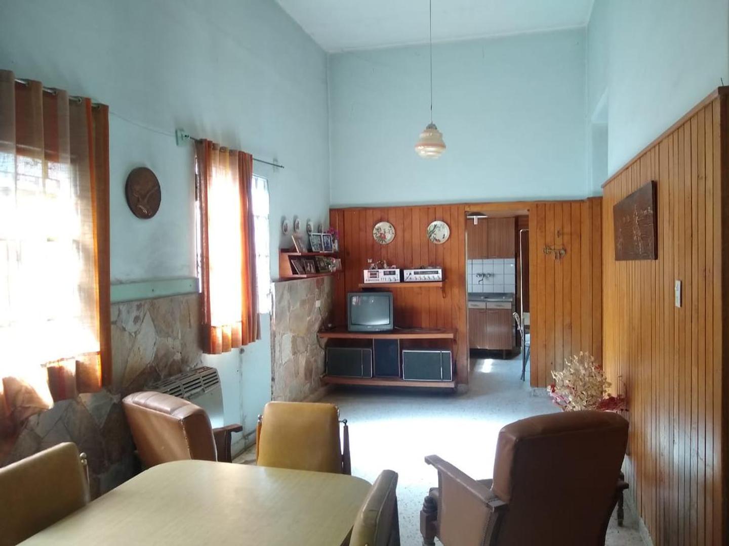 Casa 5 ambientes con 1 baño