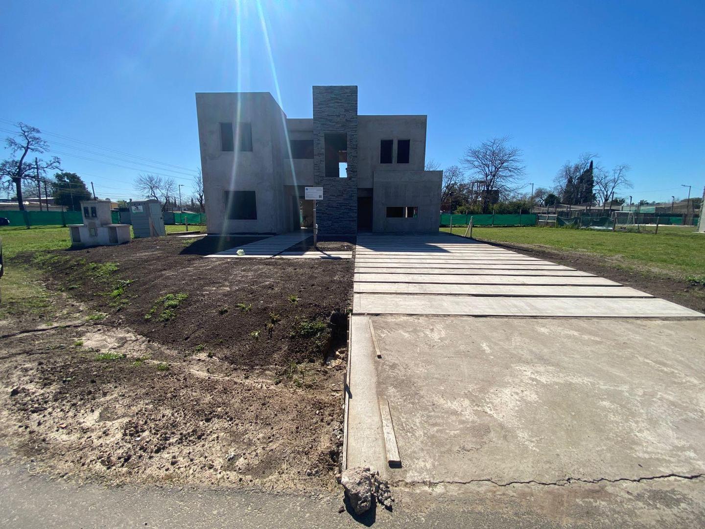 CASA A LA VENTA DE 5 AMBIENTES EN ALTOS DE SAN JOSE